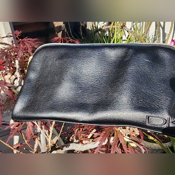 NEW CONDITION DK Pouch Black and Gold Sleek Luxury Aesthetic Lightweight Clutch - Picture 2 of 4